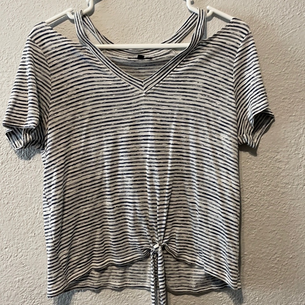 Short sleeve cropped shirt size medium